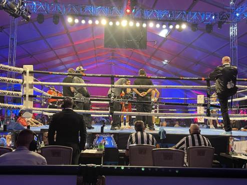 ¡Nocaut al séptimo! Teófimo López debuta con explosivo triunfo en el peso superligero tras bombardear a Pedro Campa