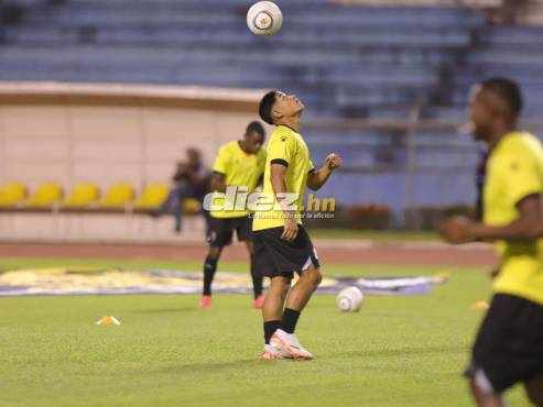 Marco Aceituno arranca en el 11 titular del Real España ante el Victoria de La Ceiba. FOTO: Neptalí Romero | Mauricio Ayala.