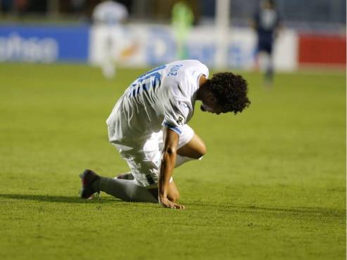 85': La acción desafortunada de David Ruiz en el Estadio Nacional. FOTOS: David Romero | Aníbal Vásquez | Marvin Salgado | Mauricio Ayala.