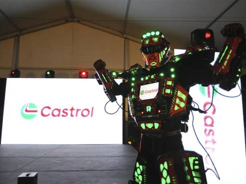 <i>La tecnología e innovación brillaron en el evento, demostrando el compromiso de Acavisa y Castrol con la vanguardia en la industria automotriz. Una noche llena de avances y promesas para el futuro de la movilidad en Honduras.</i>