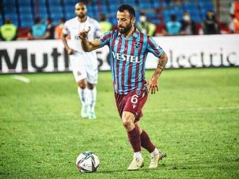 El griego de 29 años, el mediocampista Emmanouil Siopis, fue ofrecido por el Trabzonspor al Aris por Luis Palma.