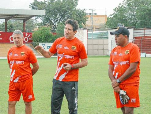 Héctor Vargas dirigió por tres meses al Zacapa de Guatemala. Salió en marzo del 2024 a mitad de torneo.