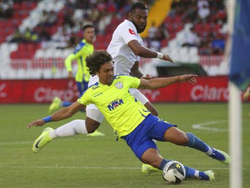 Olimpia, en un partido muy gris, derrota al Olancho FC que lo metió en aprietos; el león se sube al liderato