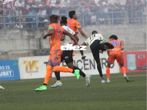 En Lobos UPNFM regresó el lateral derecho Kevin Álvarez. FOTO: Alex Pérez.