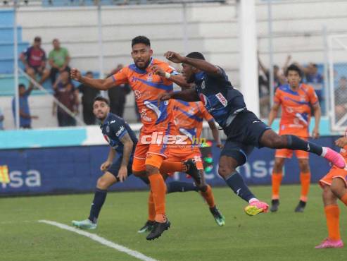 Motagua y Lobos UPN igualaron 1-1 en el Estadio Nacional de Tegucigalpa. FOTO: Álex Pérez.