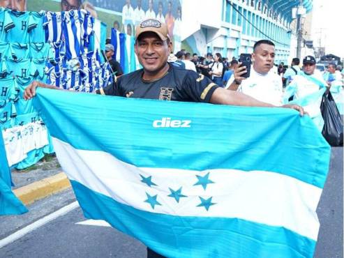 ¡AMBIENTAZO! Lindo ambiente desde el Estadio Francisco Morazán de San Pedro Sula. FOTOS: NEPTALÍ ROMERO | MAURICIO AYALA | YOSEPH AMAYA.