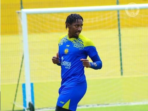 Bryan Róchez dejó el fútbol de Portugal por irse a Angola por una mejor oferta económica.