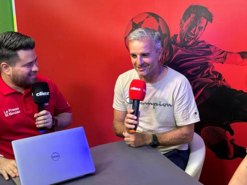 Gustavo Roca y Pablo Lavallén en plena charla en redacción de DIEZ.