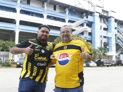Los fieles aficionados del Real España llegaron al Estadio Olímpico de Metropolitano. FOTO: José Enamorado.
