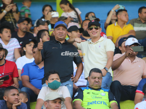 Tremendo ambientazo en el Estadio Juan Ramón Brevé de Juticalpa. FOTO: Andro Rodríguez.