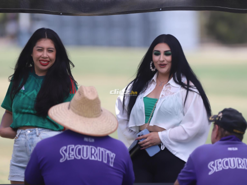 Las bellas mexicanas se hacen presente en el State Farm de Arizona. Recordemos que después del duelo entre Honduras-Qatar, México se mide a Haití. FOTO: Mauricio Ayala.
