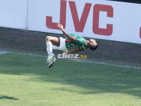 Chino López anotó los goles del triunfo del Marathón ante Victoria en el Yankel Rosenthal. FOTOS: Mauricio Ayala | Neptalí Romero.