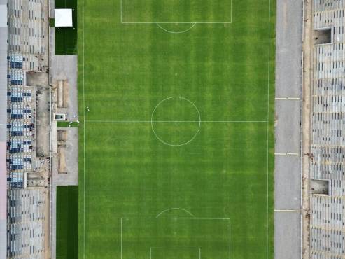 La linda grama del Estadio Ceibeño, que será reinaugurada por el Victoria.