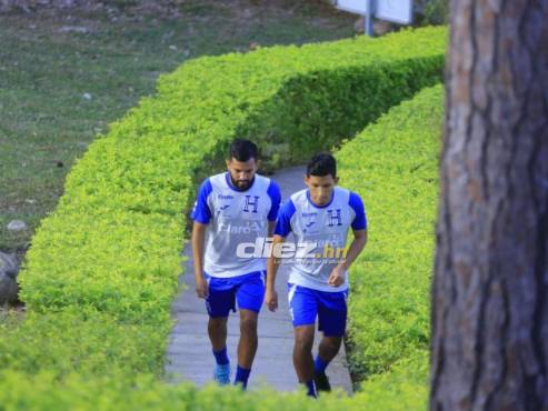 Jorge Álvarez junto a José Mario Pinto en un entrenamiento de la Selección de Honduras en Siguatepeque.