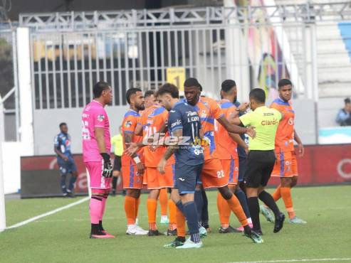 Agustín Auzmendi tuvo una acción clara en el primer tiempo de juego. FOTO: Alex Pérez.