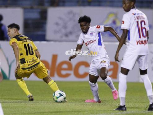 Maylor Núñez se quita la marca de Jhow Benavidez en el Mario Cofra Caballero. FOTOS: Neptalí Romero | Alexis Muñoz.