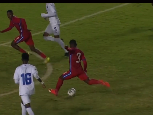 El ‘3’ de la Selección de Panamá envió un soberbio derechazo que venció la portería de Honduras en el Premundial Sub-17.