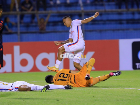 Kevin López fue una de las grandes figuras de Olimpia ante Atlas en el Estadio Olímpico de San Pedro Sula. FOTO: Mauricio Ayala.