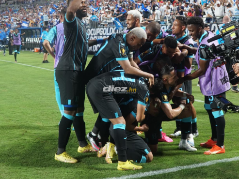 Así festejaron los seleccionados en el golazo de Honduras ante Haití. FOTO: Mauricio Ayala.
