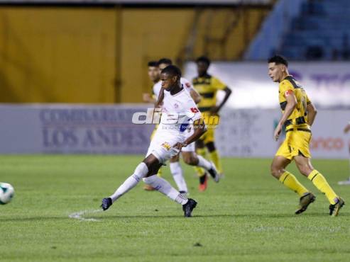 En Olimpia usa el dorsal 16 y hace pareja de centrales con Brayan Beckeles, Jonathan Paz o José García. FOTO: Neptalí Romero.