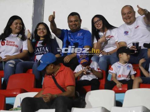 Las familias olimpistas no faltaron a la cita en el Nacional de Tegucigalpa. FOTO: Estalin Irías.