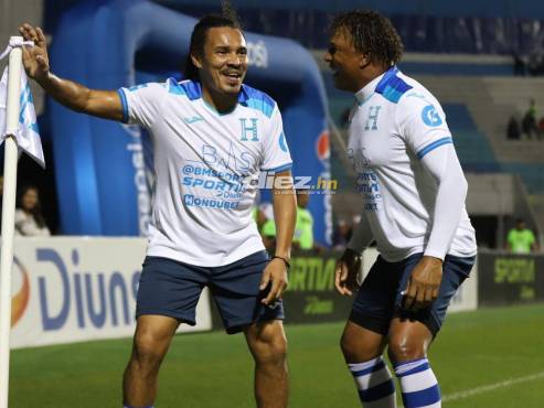 Así festejaron Rambo de León y Carlos Pavón el primer gol de la Selección Mundialista. FOTOS: Mauricio Ayala | Andro Rodríguez | David Romero.