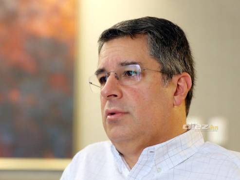 Rafael Villeda atendió a DIEZ en su oficina, donde informó de mucho a los olimpistas.