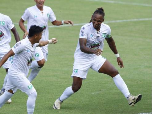 Georgie Welcome anotó un golazo de cabeza. FOTOS: : Neptalí Romero | Mauricio Ayala.