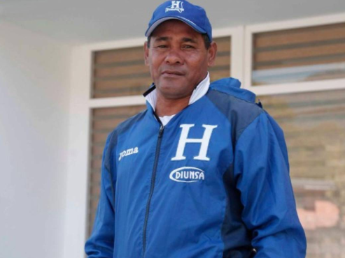 José Valladares tiene el récord de dirigir en tres mundiales diferentes a Honduras.