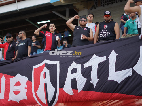 Desde tempranas horas del mediodía la afición de Atlas llegó al Estadio Olímpico de San Pedro Sula. FOTO: Mauricio Ayala.