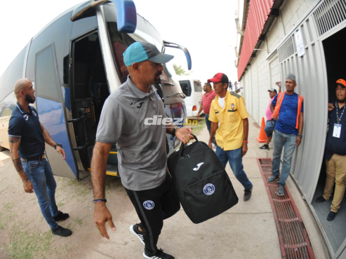 Ninrod Medina encabezó la llegada del Motagua al Estadio Carlos Miranda. FOTO: Alex Pérez.