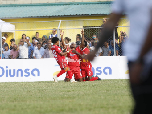 Así festejó la Real Sociedad el gol de Jefferson Collazos en el Humberto Micheletti. FOTO: Neptalí Romero.