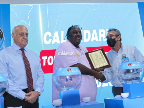 Jimmy James Bailey estuvo presente en el sorteo oficial del calendario del torneo Clausura 2023 de la Liga Nacional de Honduras. FOTO: Neptalí Romero.