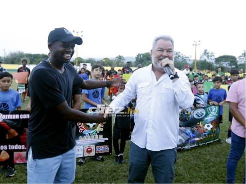 Boniek García junto a Roberto Contreras, alcalde de San Pedro Sula. FOTO: Neptalí Romero.