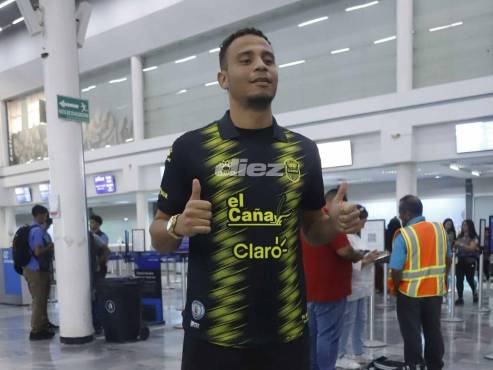 Gustavo Souza se puso la camisola de Real España tras entrevista con DIARIO DIEZ. FOTOS: FRANKLIN MUÑOZ.