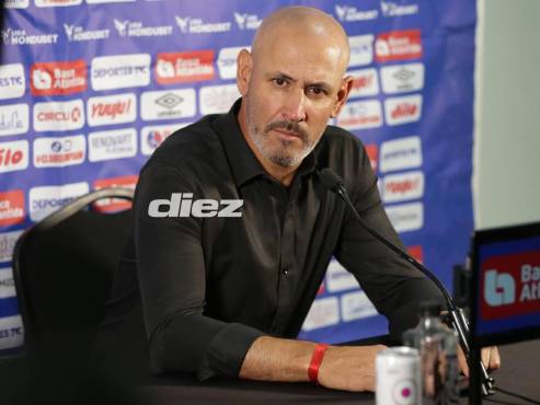 El DT melenudo dejó claro que tienen que hacer un partido espectacular para sentenciar el pase a la gran final de Copa Centroamericana. (FOTO: Emilio Flores)