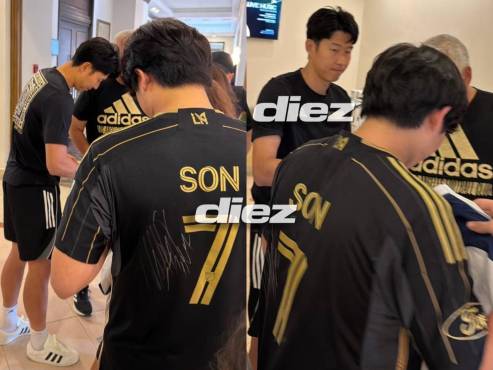 Son Heung-Min atendió a los chicos que llegaron al hotel donde se encuentra hospedado en San Pedro Sula. (FOTO: Mauricio Ayala)