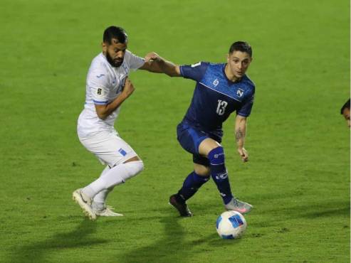 9': La Selección de Nicaragua mantiene el cerrojo defensivo ante los ataques de Honduras. FOTOS: David Romero | Aníbal Vásquez | Marvin Salgado.
