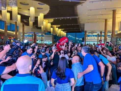 Mucha afición llegó al City Mall para conocer a sus jugadores favoritos.