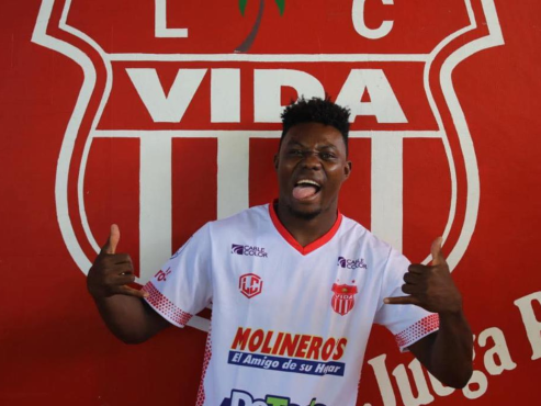 Rafael Agámez, el delantero del Vida, está muy cerca de alcanzar la presea al Mejor Gol del 2022.