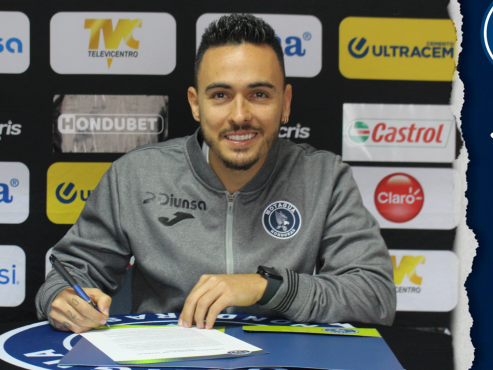 Santiago Montoya estampó su rúbrica como nuevo jugador del Motagua. El cafetero llega a reforzar la línea de volantes.