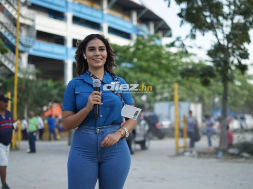 Las bellas periodistas catrachas están haciendo cobertura para sus medios previo al duelo entre Pachuca - Motagua.