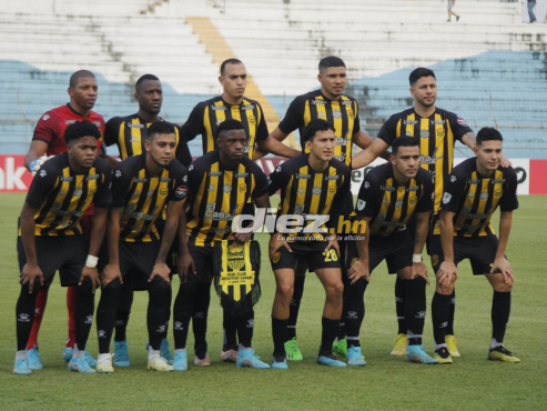 El 11 titular del Real España para enfrentar al Vancouver de Canadá por la vuelta de Champions de Concacaf. FOTO: José Enamorado.