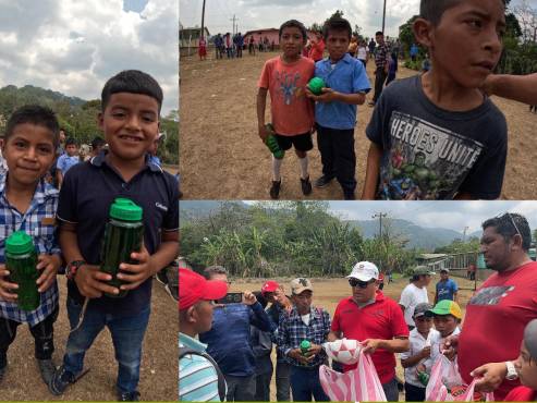 La entrega de regalos e implementos deportivos fue en San Francisco de Opalaca, Intibucá.
