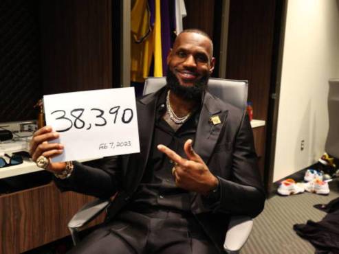 ‘King James’ subió a la cima de la lista de máximos anotadores al sumar su punto 36 con un característico tiro saltando hacia atrás.