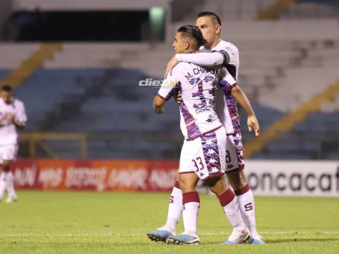 David Guzmán, el capitán de los morados, fue el que asistió a Chirinos en su gol. FOTOS: Mauricio Ayala.