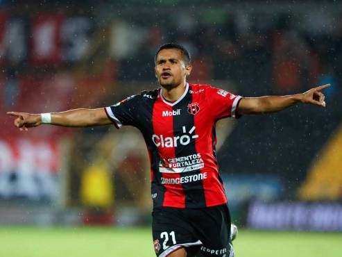 Roger Rojas tuvo su mejor momento goleador con el Alajuelense. Con Puntarenas FC no alcanzó a debutar.