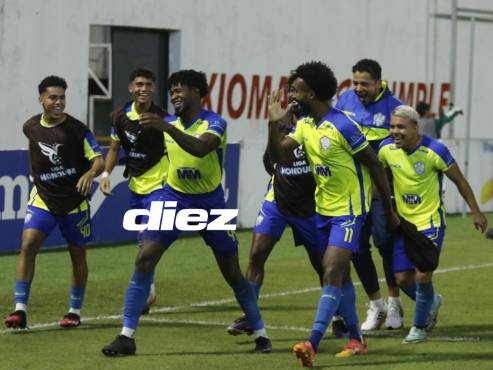 Edson Palacios y su curiosa celebración tras anotar el gol de la clasificación.