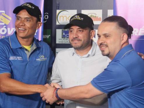 Garbanzo (centro) se reprocha no haber despedido al Paté Centeno.