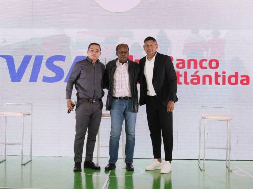 Los expertos en fútbol no se quisieron perder este anuncio tan importante de Banco Atlántida y Visa.